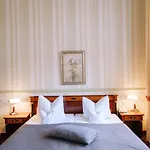 Ringhotel Schloss فندق 4*