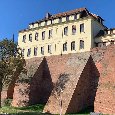 坦哲蒙城堡酒店