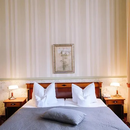 Ringhotel Schloss מלון 4*