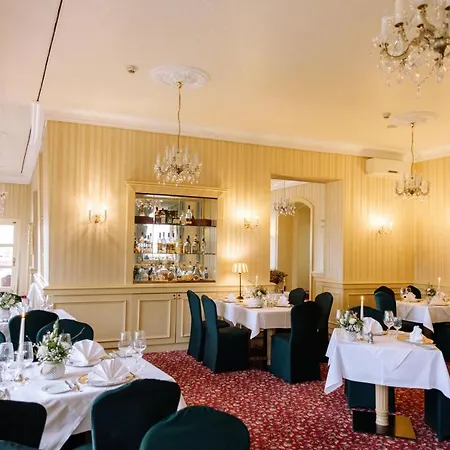 Ringhotel Schloss فندق 4*