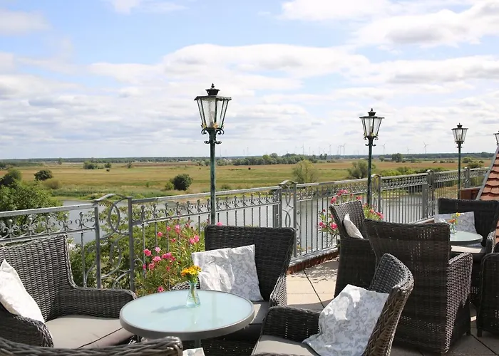 Ringhotel Schloss Отель Тангермюнде