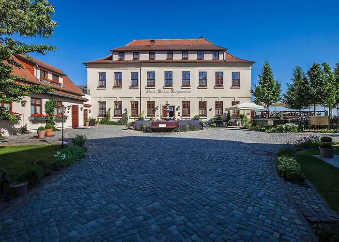 Ringhotel Schloss Отель Тангермюнде